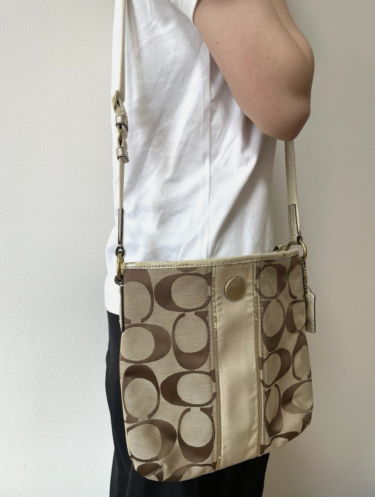 Coach F21905 Vintage Canvas Crossbody Shoulder Bag