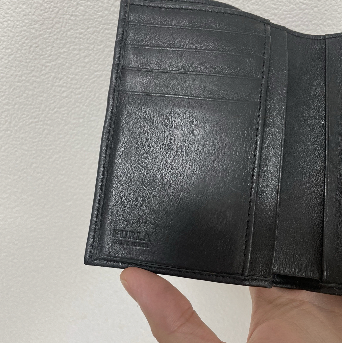 フルラ ブラックレザー 三つ折り財布