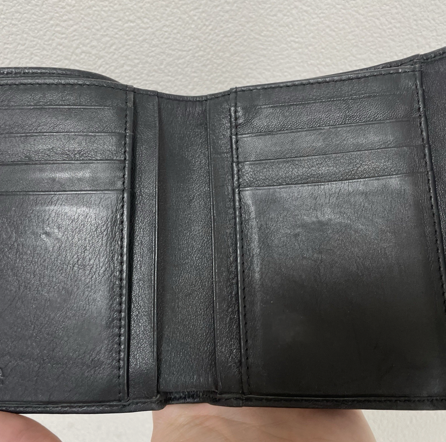 フルラ ブラックレザー 三つ折り財布