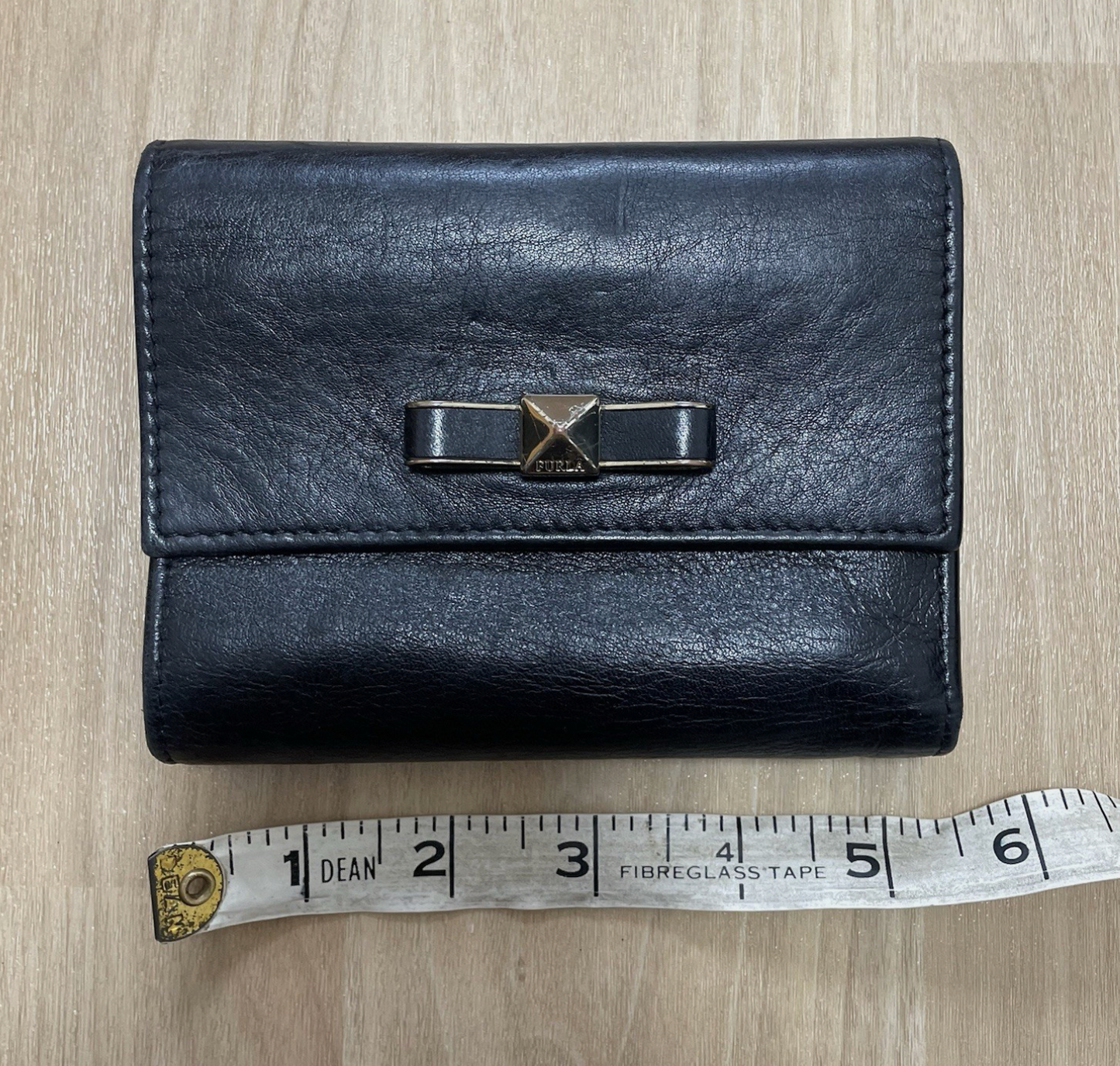 フルラ ブラックレザー 三つ折り財布