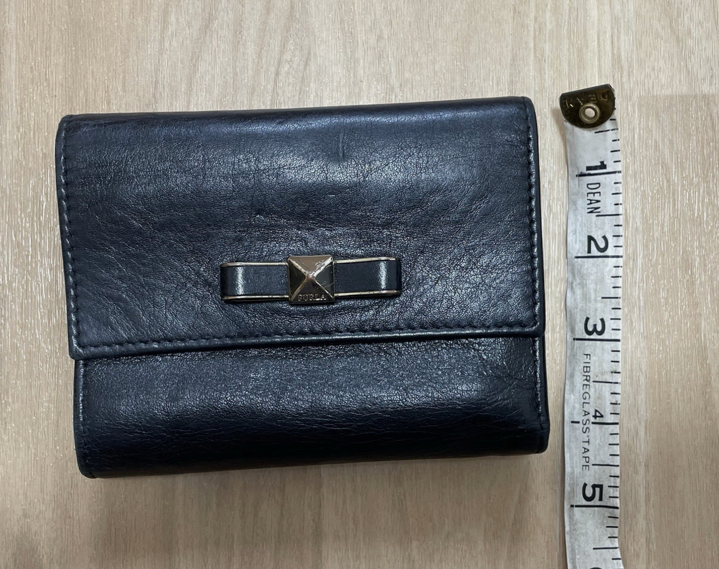 フルラ ブラックレザー 三つ折り財布